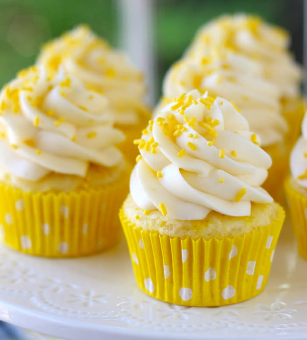 Lemon Cream Cheese Cupcakes e1592670527559