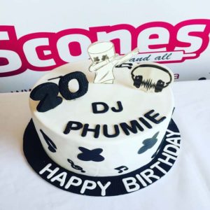 sconesandall-fortnite-dj-marshmello-cake